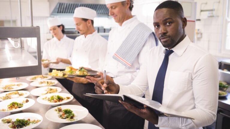Gerente para restaurante: Como treinar o seu para ter um bom líder na equipe