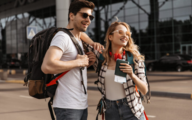 casal de turistas