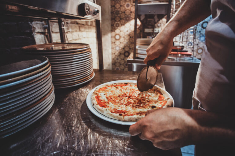 Como montar uma pizzaria: Dicas e guia completo
