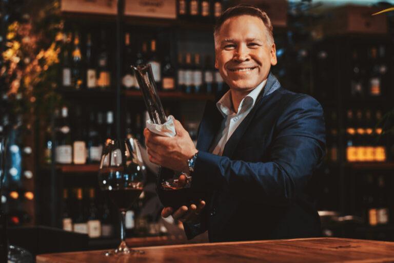 Sommelier para restaurante: Como funciona e como contratar?