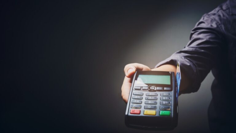 O que fazer se o cliente pedir cancelamento da venda feita com máquina de cartão?