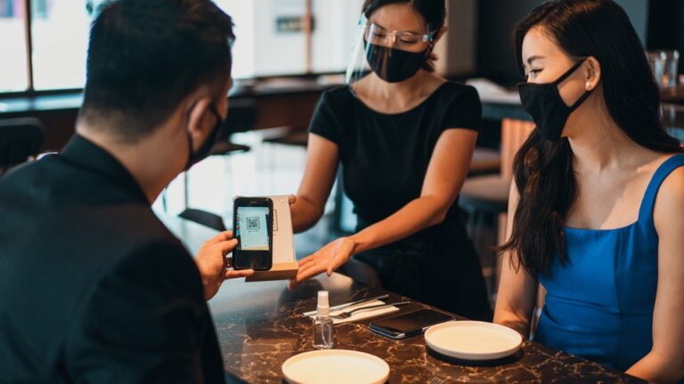 4 vantagens de contratar cardápio QR Code para restaurantes