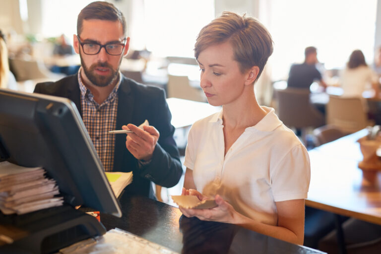 PDV e painel administrativo: Como organizar as finanças de restaurante