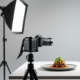 um prato de comida sendo fotografado
