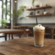 café em uma mesa